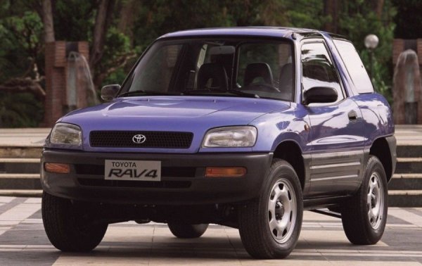 Именно с модели като Toyota RAV4 започва световната мода за компактни кросоувъри. Този автомобил предлага на клиентите просторен багажник, висок просвет и задвижване на четирите колела, като същевременно остана икономичен по отношение на разхода на гориво. RAV4 беше представен през 1997 и веднага сe превърна в хит.

Популярността му беше толкова висока, че дори след пет поколения и повече от 11 милиона продадени копия, той все още е най-популярният кросоувър в света.
