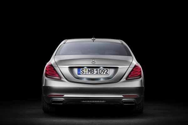Mercedes S-Class дебютира в Хамбург