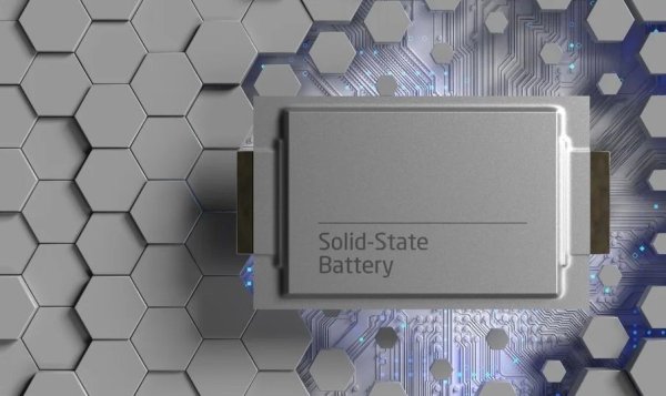 Разбира се, признава Роуън, литиево-йонните батерии не са единствени. Има много други технологии, като например т. нар. твърдотелни батерии, които обещават да са по-малки и леки. Но те са все още на години от масовото производство, а междувременно ще избълваме още няколко милиона свръхтежки електромобили с бързо деградиращи батерии. 