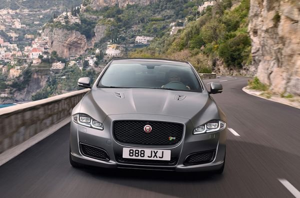 Jaguar XJR575