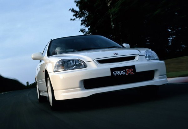 Honda Civic SiR II, както се е продавал в Япония, доказва на целия свят, че предното предаване може да осигурява също толкова добра динамика и удоволствие зад волана, както и задните задвижващи колела. Идеята била доразвита от първото поколение на Civic Type R и неговия 1.6-литров атмосферен VTEC двигател със 185 к.с. и червена зона на оборотомера, започваща от 8500 об/мин. Комбинацията от това шаси с този двигател се оказала точно успешна, че произлязлото от нея спортно купе Honda Integra Type R, и до ден днешен се смята за един от най-добре държащите се на пътя автомобили с предно предаване.
 