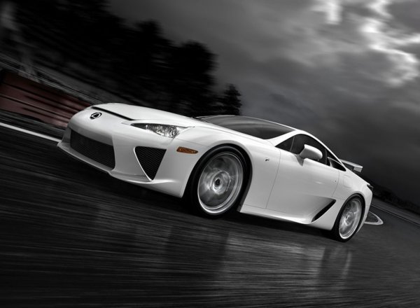 Изпробването и разработката на Lexus LFA отне на Toyota цяла вечност. Все пак, пет години по-късно японците показаха концептуалната версия, а през 2010 представиха пред публика и първия сериен апонски суперавтомобил на XXI век. От LFA бяха произведени само 500 бройки, всяка от които струваше цяло състояние – почти половин милион евро. Една от машините попадна в ръцете на Джеръми Кларксън, тогава още в Top Gear, който обяви, че това е най-добрият автомобил, който той е карал.
