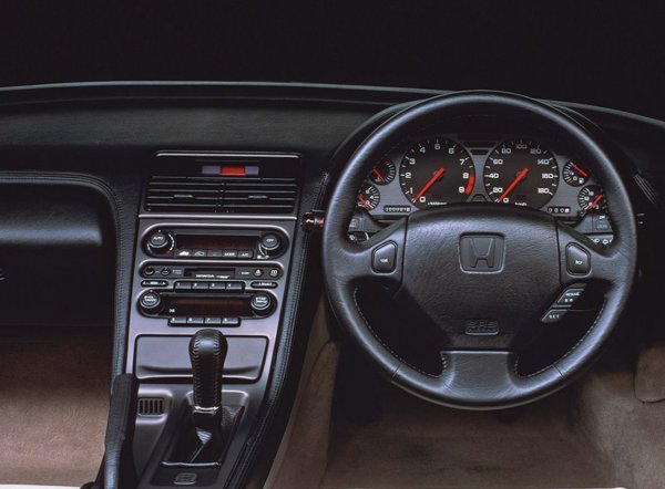 Първата Honda NSX се продава от 1990 до 2005. Автомобилът се отличава с изцяло алуминиево купе, електрически усилвател на волана, електрическо управление на педала на газта, както и ефективна аеродинамика. През 2015 се състоя премиерата на серийния NSX от второ поколение, който се задвижва от хибридна система в духа на новите технологии. Дали той ще се превърне в също толкова легендарен автомобил, само времето ще покаже.
