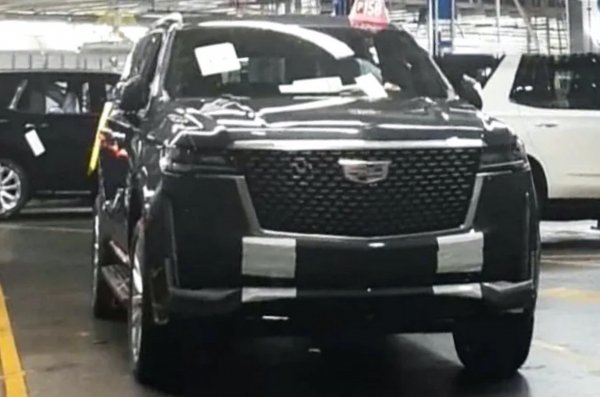 Огромният всъдеход ще бъде сериозно модернизиран през тази година. Той преминава на платформата  GMT T1XX на пикапа Chevrolet Silverado, като ще получи многоточково задно окачване и дизайн, заради който ще прилича на новите Chevrolet Tahoe/Suburban, и с Cadillac XT6. В гамата мотори ще попадне битурбо V6 от седана CT6, ще има също хибридни и електрическа версия.
