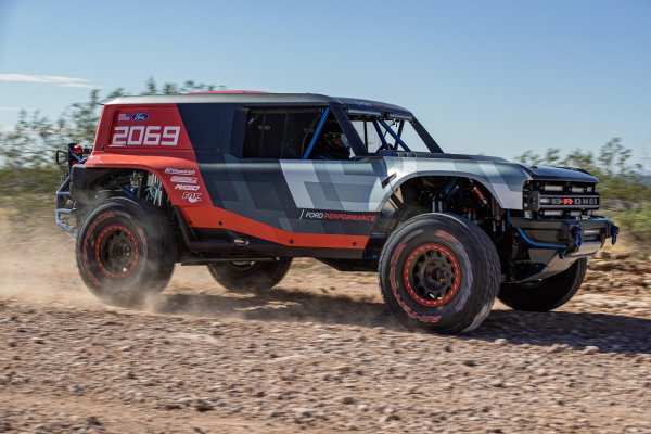 Засега новият Ford Bronco беше показан само като състезателен прототип за ралито Baja 1000. Технически серийният модел ще бъде напълно различен от тази машина. Той ще получи ъгловат дизайн, като се очаква да прилича на концепта Troller R-X от 2012 г. 
