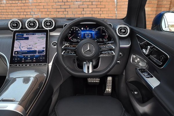 Плюсове: Добре оборудван; Plug-in хибридът има впечатляващ електрически пробег; Просторен интериор.

Минуси: Малко по-твърда возия от конкурентите; Стилният интериор не изглежда най-здравият; Бензиновите двигатели имат нужда от сериозно натискане.
