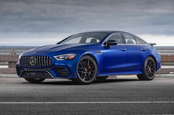 Най-бързият лифтбек на пазара е Mercedes-AMG GT 63 S 4-door Coupe. Той е изграден на платформата на Е-Class, като под капака си има 4,0-литров V8 с мощност 639 к.с. Ускорението от 0 до 100 км/ч отнема 3,2 секунди. Толкова са нужни и на BMW M8 Competition Gran Coupe, но баварската машина не е лифтбек, а купе с 4 врати. Въпреки това, на пазара M6 GC се конкурира именно с 4-вратото AMG GT.