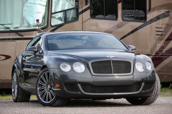 Continental GT Speed е преминал и през програма за олекотяване, като при направата му е използван е доста алуминий и други леки сплави