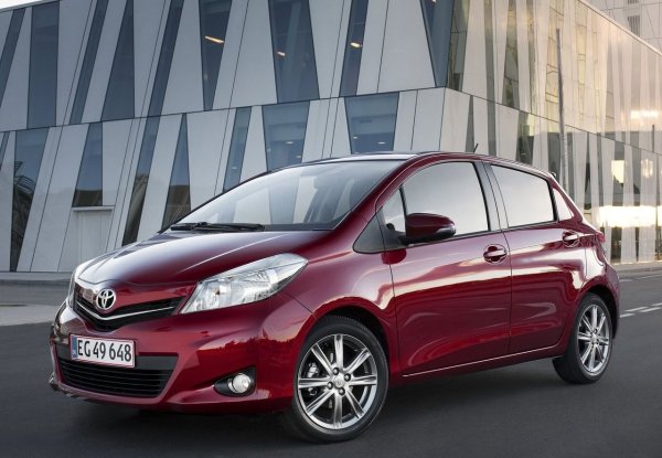 Типично градско предложение от японския производител се представя добре на много пазари в Европа. Марката, която е известна със своето хибридно задвижване и надеждност, представи най-новото превъплъщение на Yaris през 2011, което се оказа крайъгълен камък.

Човек може да остане с впечатлението, че това е цялостен автомобил, който може да се похвали и с отлично съотношение цена-качество, изработка и надеждност. Тази комбинация донесе огромен успех на модела по целия свят, като това това продължава и до днес.
