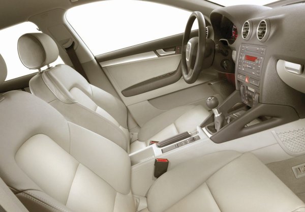 Механиците посочват, че в случая с бензиновите агрегати най-големите проблеми са повреди на ламбда сензори, дросели, свещи или въглеродни отлагания и разтягане на ангренажни вериги в двигатели с директно впръскване на гориво. Дизеловите двигатели, от друга страна, имат течове, повреди на EGR клапани, уплътнения под главата и под капака на клапана. Като цяло обаче, на фона на конкурентите, тези проблеми са много по-малко.