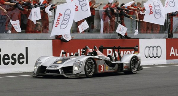 BMW има много забележителни победи в историята си, като доминираше в европейския шампионат за туристически автомобили през 70-те години и в DTM през 80-те. Но пък "24 часа на Льо Ман" си остава стандартът в автомобилните спортове, по който всички се равняват. Там BMW победи веднъж - през 1999 година, когато Audi остава трети. През следващата година Audi взе нещата в своите ръце и спечели общо 13 победи.