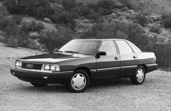 Продажбите на Audi в Северна Америка паднаха рязко в средата на 80-те години, когато при повече от 5000 седана на марката се появи проблем с неволно ускорение. Разследването показа, че повечето шофьора просто натискат грешни педал, но шумът, който се вдигна в медиите, нанесе огромна щета на Audi. И компанията все още не може да се възстанови от нея.