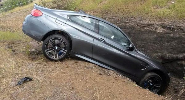 Когато става въпрос за дрифт, победителят е ясен - това е BMW, макар че в много от клиповете в YouTube се виждат и неприятните последици от това упражнение. Разбира се, може да се намерят и подобни изпълнения с коли на Audi, но там дори щетите от тях са значително по-малко.