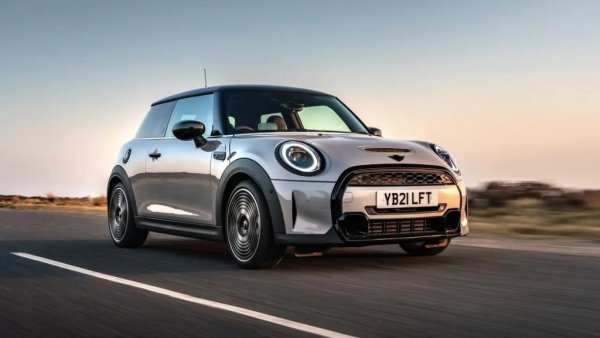 21. Toyota Corolla - 132,451 регистрации (+2% спрямо 2022)
22. MINI Hatch - 126,233 (+9.2%)
23. Fiat Panda - 125,786 (0%)
24. Audi A3 - 124,444 (+17.6%)
25. Ford Kuga - 123,422 (-2.9%)
26. Volvo XC40 - 117,701 (+18.5%)
27. VW T-Cross - 106,264 (-4.3%)
28. Fiat 500 - 104,521 (-2.6%)
29. Opel Mokka - 104,489 (+7.4%)
30. Toyota C-HR - 104,143 (4.6%)