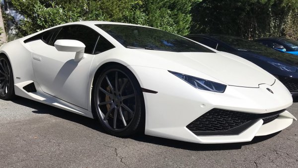 Още през ноември 2011 г. Питър Садингтън (основател на платформата за проучване на историята на автомобилите VinWiki) инвестира в биткойн, когато цената на един брой е 2,52 долара. По-късно той забравя, че притежава криптовалута, като се сеща за това едва през 2017 година. Тогава Питър решава да похрачи 45 биткойна за Lamborghini Huracan. Технически тази кола му струва 115 долара (за толкова е купил биткойните). Но днес 45 биткойна са 2,15 млн. долара.