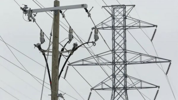 Има и друг важен въпрос: всички ли ще плащат еднакво? Всъщност не. Производителите постоянно подчертават, че инвестицията в електромобилa, в домашни батерии и в соларни плочи на покрива на гаража всъщност може да намали разходите на клиента, като му позволи да продава електричество към мрежите. Но това важи за онези клиенти, които могат да си позволят високата първоначална цена на електромобила, батериите и фотоволтаиците. Останалите ще плащат по-високите цени на тока, без да ползват никакви преки облаги от електрификацията, отбелязват Никола Груум и Тина Белън в анализ за Reuters. 
Остава и проблемът със зарядната инфраструктура. Никой не желае да плати огромната цена за изграждането й, преди да са налице клиентите, които да върнат инвестицията. А клиентите няма да се появят, докато не съществува инфраструктурата. Нещо като въпроса за кокошката и яйцето. 
Решението на доста европейски правителства, а и на новата администрация на Байдън, е да подпомогнат инфраструктурата с държавни дотации. Но това още веднъж значи, че за електромобилите плащат всички, а не само онези, които ще ги ползват. 
