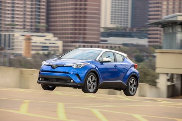 При подобни обстоятелства се ражда компактният SUV на Toyota - C-HR. Първоначално кросоувърът трябва да влезе в гамата на младежката марка Scion, която започна бързо да губи клиенти в края на 2000-те години, и да прави компания на купето Scion FR-S, хечбека Scion iM и малкия седан Scion iA.