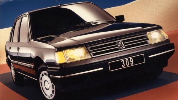 Историята на хечбека Peugeot 309 е почти същата - тя е тясно свързана с марката Talbot, чието предстоящо закриване беше обявено от ръководството на корпорацията PSA през 1985. Първоначално колата е подготвена за пускане под тази марка и трябва да се казва Talbot Arizona, но това така и не става.