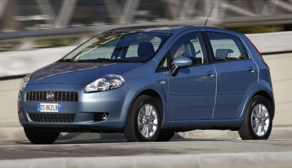 Fiat никога не е играел водеща роля на българския пазар на нови автомобили, но в първото десетилетие на века спокойно продаваше над хиляда бройки годишно - за да спадне до едва 146 през 2024 година. Тук главната заслуга е на Серджо Маркионе и наследниците му начело на италианската група, които дълги години предпочитаха да не инвестират в нови модели, понеже европейският пазар не бил достатъчно доходен. През 2025 продажбите на Fiat в България се възстановиха донякъде, но си остават с 60% по-ниски от онези през 2008. 
