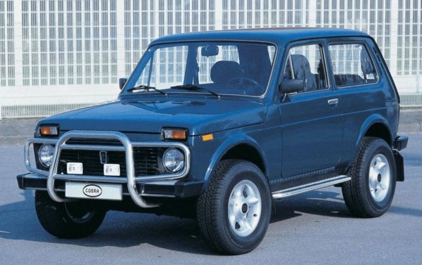 Първо затягащите се екологични норми, а после и санкциите срещу Русия на практика изхвърлиха марката от Толиати от българския пазар. През 2025 у нас са регистрирани едва 27 автомобила Lada, всички - частен внос. През 2016, когато руските коли все още имаха официален вносител, бройката бе 389. А през далечната вече 2008 година Lada е продала 1163 нови автомобила в България - почти изцяло Нива. Това са 98% спад. 
