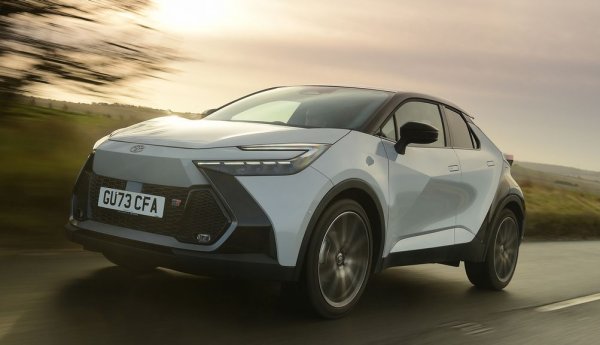 Японската марка винаги е играела една от водещите роли на българския пазар на нови автомобили, но след кризата през 2009 за дълго бе паднала на 2000 и дори по-малко продажби годишно. Напоследък обаче Toyota не само достигна постижението си от рекордната 2008, но и го надмина - с цели 30% през миналата година, когато уверено надхвърли границата от 6000 продажби. 
