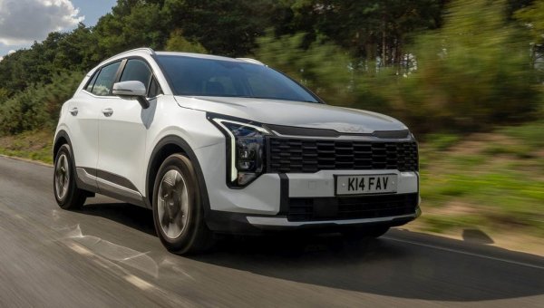 Kia може и да е загубила една позиция в класирането по марки спрямо 2016 година, но е увечилила продажбите си с 65% оттогава, и с цели 141% - спрямо 2008. Негативният ефект от отпадането на бюджетния хечбек Rio е компенсиран напълно от останалата гама. Тепърва ще видим как ще се отрази спирането на Ceed, и как ще бъде приет наследникът му К4. 
