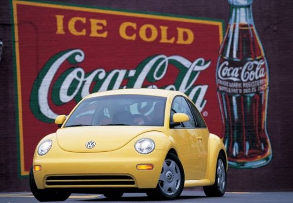 Оригиналният Beetle е един от най-популярните автомобили в историята, но колкото и да е успешен даден модел, в един момент той трябва да бъде обновен. Затова и пред инженерите и дизайнерите на Volkswagen стои много сложната задача да подмладят „Бръмбара”, без да развалят нищо. Те се провалят още в първата си стъпка – екстериора.
