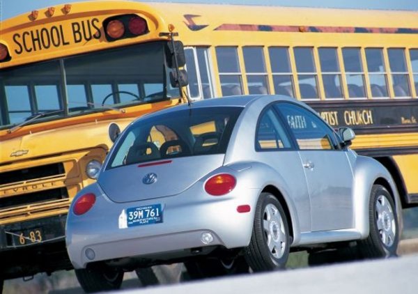 Производството на обновената версия стартира през 1997, а година по-късно автомобилът е изпратен да покорява Северна Америка. Потенциалните клиенти (най-вече мъжете) приемат доста хладно дълго чаканата кола. Причината е, че New Beetle е прекалено женствен на вид, а и технически е съвсем различен от оригинала – задвижването вече е предно, моторът също е преместен в предната част. И така автомобилът просто става един от многото подобни на пазара.
В компанията бързо осъзнават, че външният вид на колата трябва да бъде по-агресивен, и още при първия фейслифт дизайнерите отстраняват недостатъците. Това се отразява добре на продажбите, които се увеличават значително. Но не толкова, че да спасят Beetle. 
