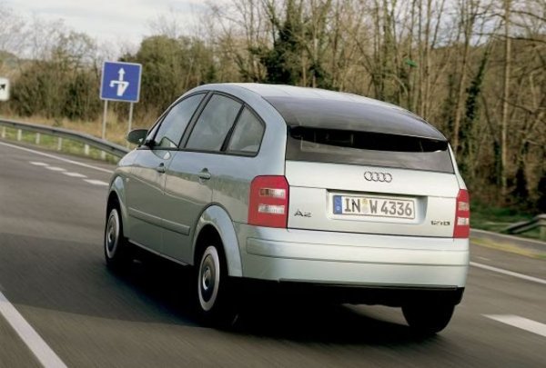 Всъщност от инженерна гледна точка А2 е всичко друго, но не и провал. Това е една от най-добре измислените малки коли и дори днес превъзхожда повечето конкуренти в този сегмент като практичност, удобство и качество на изработката. Добавете добрата динамика и икономичните мотори, и всичко изглежда просто чудесно. 
Има само един проблем: цената. А2 струва еквивалента на 25 000 долара на повечето пазари. Дори днес това е солено за толкова компактен автомобил. А по онова време е шокиращо много, с няколко хиляди над Mercedes-Benz A-Class. Всъщност А2 струва колкото далеч по-голямото А4. Заради ниското търсене производството приключва през 2005.
