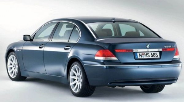 Става дума само за четвъртото поколение на "Седмицата", Е65, което дебютира на пазара през 2001 година. В много отношения това е една от най-напредничавите коли на онова време, с множество нововъведения като електронния ключ например. Като динамика също предлага повече от извечния си конкурент - S-класата. 
За съжаление сложните системи означават и висока податливост на повреди. BMW като цяло няма славата на свръхнадеждна марка, но Е65 изпъква дори и на този фон. Проблеми с вратите, със светлините, с електронния блок за управление. Но нищо от това не би имало значение, ако колата изглеждаше по друг начин. 
