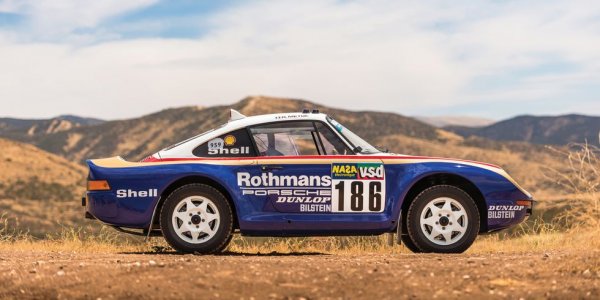 Това бе една от легендарните суперколи на 80-те, истински технологичен скок със своето 4х4 с векторно разпределение на въртящия момент, система за следене налягането в гумите и 6-цилиндров мотор с над 400 коня. Суперколите рядко се забелязват в офроуд ралита, но тук германската компания сама подготви една машина за ралито Париж-Дакар, за да докаже способностите й. Съвсем успешно, трябва да кажем. 
