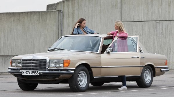 Сравнявайки броя на рекламите с предложения с много голям пробег, Mercedes е пред конкурента си от Мюнхен в класацията. Броят на моделите, които достигат изключителен пробег, е огромен &ndash; от класическия SL R107, през сериите 123, 124 и всички поколения на E-Class, до S-Class W140, W220 и W221, както и ML и G-Class.