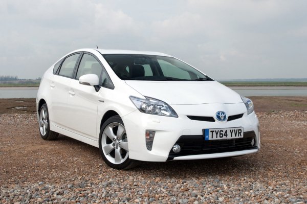 Сред рекордьорите под марката Toyota доминират хибридните Prius, Auris и RAV4. Третото поколение Prius от 2009 до 2016, използващо 1.8-литров бензинов двигател, често постига голям пробег без значително увеличение на разхода на гориво, което може да бъде 4-5 л/100 км в града. Затова те се използват толкова охотно от компании, занимаващи се с пътнически транспорт в големите градове. 