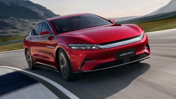 Голям и доста луксозен седан, чиято базова версия започва от около 32,000 долара в Китай. Електрическата й версия също ползва новаторските батерии BYD Blade. Но около половината от продажбите се падат на другия вариант, който е плъг-ин хибрид. 
