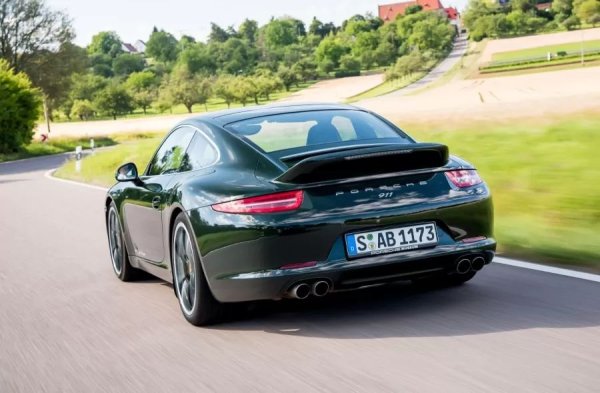 Списъкът с промени включва уникалният цвят на екстериора Brewster Green, бодикит SportDesign, 20-инчови джанти, спойлер "патешка опашка" и новият по онова време Powerkit, който добавя 30 к.с. към стандартния боксерен шестцилиндров двигател с мощност 400 конски сили на Carrera S с подобрени цилиндрови глави, по-агресивни гърбици, променлив всмукателен тракт и спортна изпускателна система.
