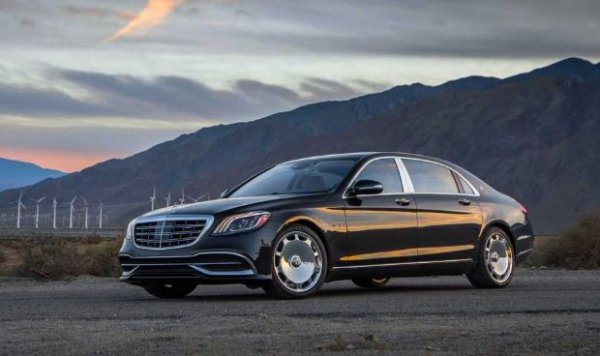 Актуалният седан е далеч по-умен и по-способен от своя предшественик, като получава функция за полуавтономно движение, позволява в продължение на определен период от време автомобилът самостоятелно да поддържа както зададения му курс, така и дистанция от останалите участници в движението. Системата може дори да променя лентата на движение.

Съвременната S-Class разполага с активно окачване, което променя настройките си в реално време, като използва информация от стереокамера, сканираща пътя, а също така и от голям брой датчици. Тази система ще бъде усъвършенствана при новото поколение, което готви и огромен брой нови технологии.