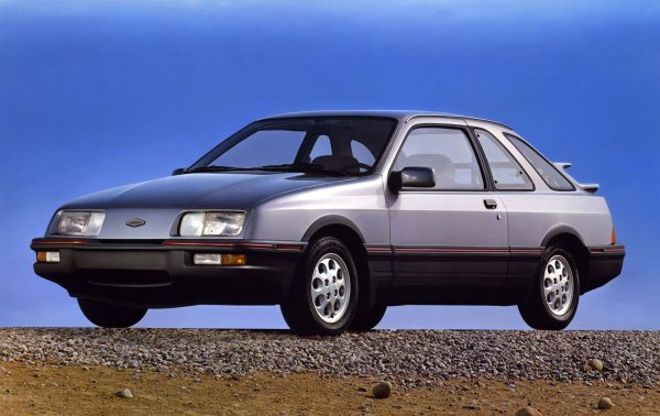 Моделът Merkur XR4ti е рядък пример за производител от Детройт, който монтира по-малък двигател към своята версия на автомобил, който също се предлага в Европа. На Стария континент Ford Sierra XR4i беше оборудват с атмосферен 2.8 V6, но неговият американски еквивалент получи 2,3-литров редови с турбокомпресор. Въпреки че беше с 4 цилиндъра, моторът на Merkur XR4ti развиваше 145 к.с., което е с 3 к.с. по-малко от европейската Sierra. Във версията с 5-степенна механична скоростна кутия обаче американският автомобили предлагаше вече солидните 175 к.с.