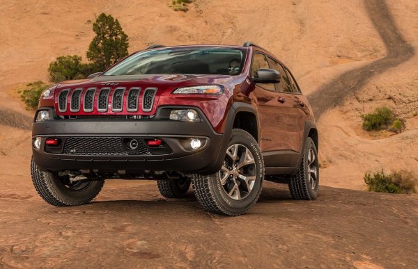 Основни проблеми: 9-степенната автоматична скоростна кутия ZF, която често се проваля до 100 хиляди км; електрониката е капризна - системите за сигурност „замръзват“, навигацията се заблуждава; въпреки реномираната марка не е адаптиран към лоши пътища – сравнително мекото окачване бързо се поврежда след преминаване през дупки.