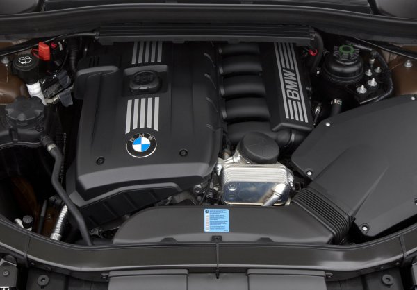 В случая никой не се оплаква от високия разход на бензиновото Х1. Там всичко си е в реда на нещата. Притежателите на дизелови версии обаче видимо са впечатлени и не го крият. В града техните автомобили харчат около 8 л/100 км, докато на дълъг път при спокойно шофиране разходът е малко над 5 л/100 км. И това прави дизеловият кросоувър още по-желан за закупуване на пазара на употребявани автомобили.