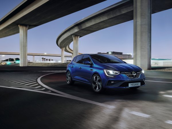 Буквите R.S. ще се появят не само върху хот-хеча, но и върху най-ефектно оборудваните версии на обикновения модел. Линията R.S. замества досегашната G.T. Line.