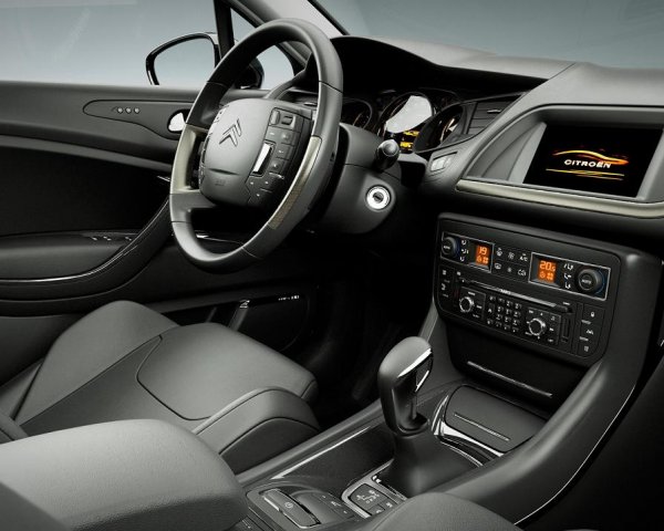 Ускорението до 100 км/ч. при най-мощният дизел става за 8.9 сек., а при най-мощният бензин за 9.7 сек.