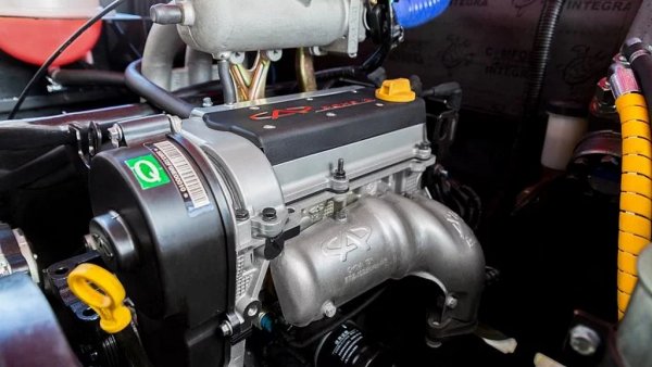 Двигателят, разбира се, е китайски - Chery SQR с три цилиндъра, работен обем 0.8 литра и 57 конски сили мощност. Според създателите на TF4 е напълно достатъчен за нуждите на този всъдеход, и освен това е приемливо икономичен дори в много тежки условия. 
