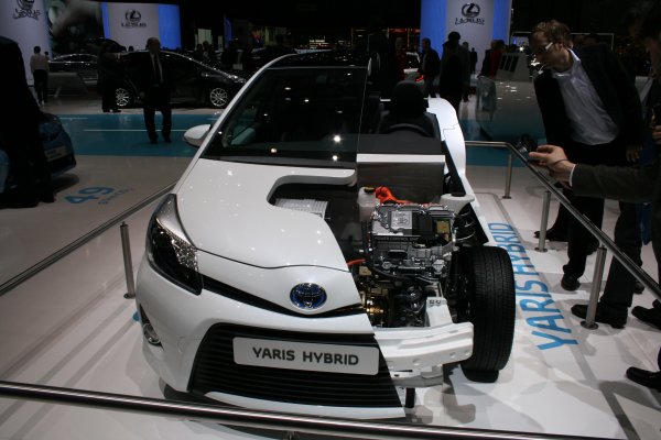 Женева 2012 / Toyota Yaris Hybrid