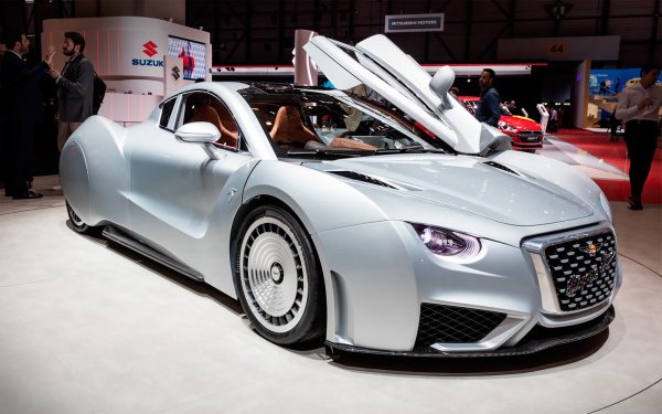 Феноменът с автомобилите на Rolls-Royce се дължи на факта, че в продължение на 100 и повече години те поддържат репутацията си на най-добрите на планетата. В началото на миналия век обаче положението е било различно, като марката е имала доста на брой сериозни конкуренти. И един от тях е Hispano-Suiza.

Името се превежда като &bdquo;испано-швейцарски&ldquo;, защото основателите на компанията са именно от тези две държави. При това фабриките на Hispano-Suiza са не само в Испания, но също така във Франция и дори в Аржентина. Заради войните в Европа компанията са разпада, като испанската част започва да произвежда авиационни двигатели и оръжия, като участва и в създаването на SEAT. Френската, на свой ред, след Втората световна война ориентира към аерокосмически технологии и влиза в концерна Safran.