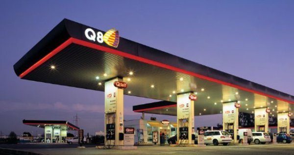 След като Обединените арабски емирства либерализираха пазара на горива, Кувейт излезе едни гърди напред по отношение на цените - там литър А95 струва около 31 евроцента. В емирствата е един-два цента по-скъп. 
