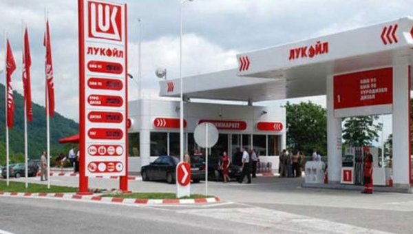 От бившите югославски републики горивата са най-евтини в Македония. Литър А95 се продава там за 1.27 евро в началото на 2024 година. 
