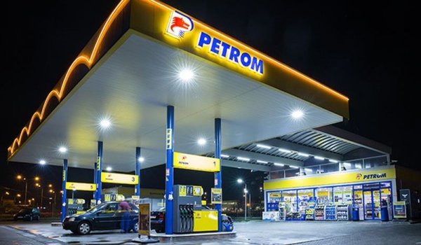 Цените на горивата в Румъния и България от години са на практика изравнени, като в началото на 2024 румънският А95 е с около 2 цента по-евтин. Акцизите в двете страни също са еднакви. 
