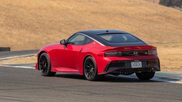 Nissan Z NISMO също не е тестван и съответно оценяван от J.D. Power, като причината е същата като при другия модел на NISMO. Моделът има само една сервизна акция в актива си - през 2023, като причината е въздушни възглавници. Разходите за поддръжка са 504 долара на година.
