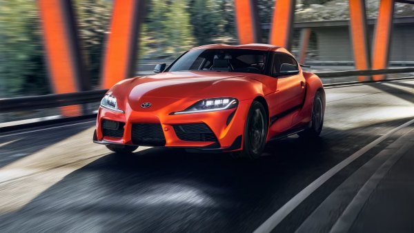 Новата версия на Toyota GR Supra (78/100) все още не е изтегляна от пазара, но вариантът от миналата година влезе в сервизите по банална причина - сгрешени етикети за тегло и капацитет. RepairPal оценява 561 долара годишна цена за поддръжка на автомобила, като най-скъпите ремонти включват нови маслени корита на двигателя, които могат да струват до 1463 долара, и смяна на резервоар за гориво - до 1220 долара.

Предимството на тази Supra е, че разчита на един от най-надеждните двигатели BMW, правен някога. При правилна поддръжка той ще изкара повече дори от самия автомобил.
