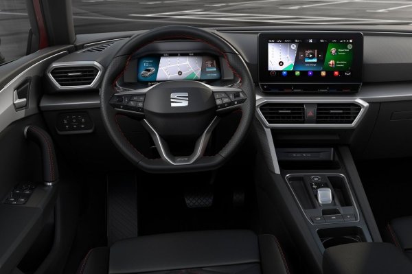 Ще ви е трудно да поберете двама тийнейджъри отзад, особено ако ядат и растат яко.  Но все пак е страхотна малка семейна кола. Този SEAT Leon 1.5 TSI EVO FR от 2019 година е на отлична цена - малко над 12 000 евро.